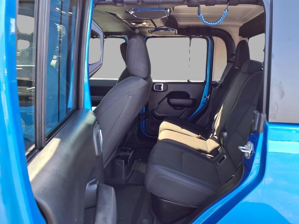 Used 2022 Jeep Gladiator Willys AWD/4WD image 24