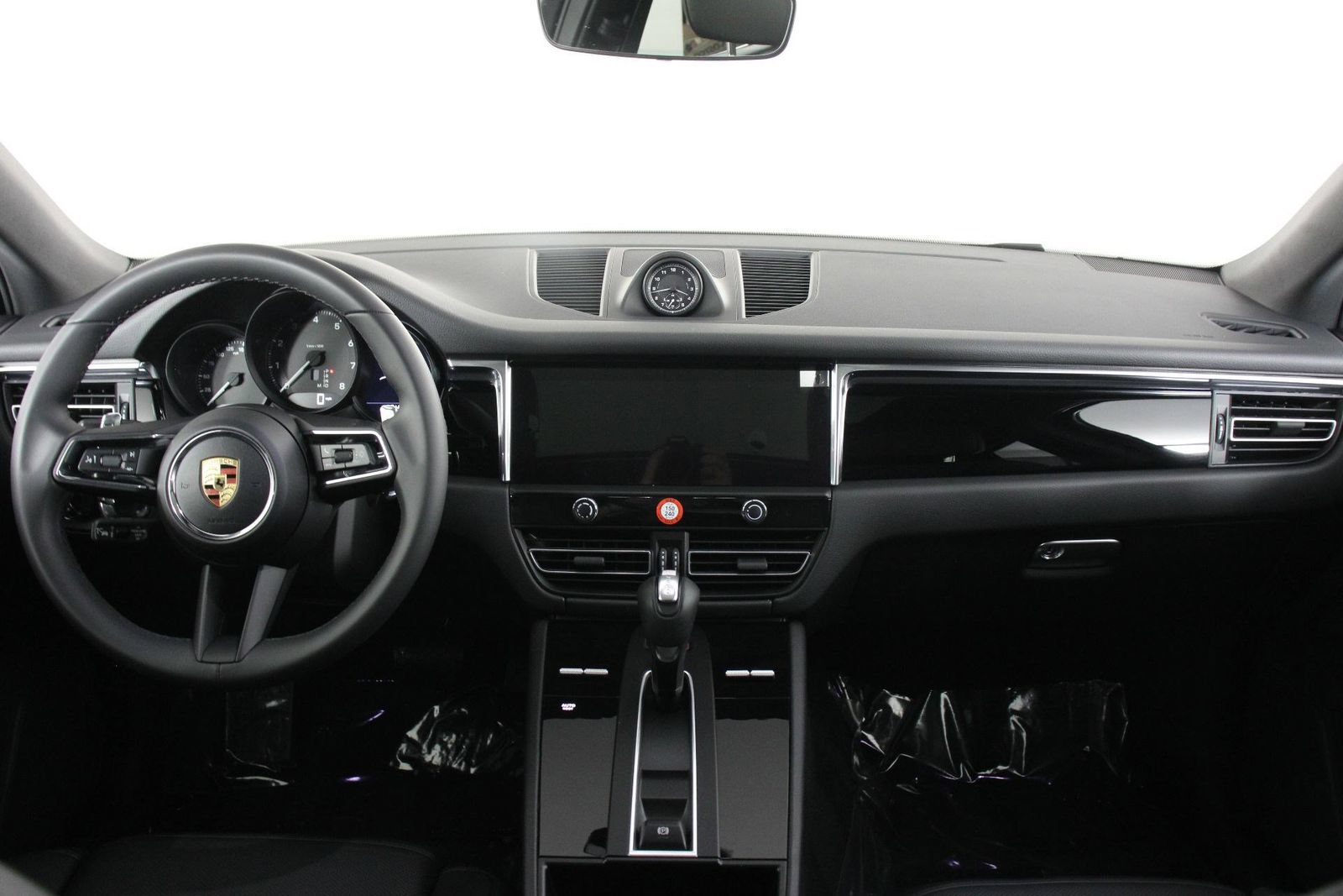 Certified 2026 Porsche Macan AWD/4WD image 11