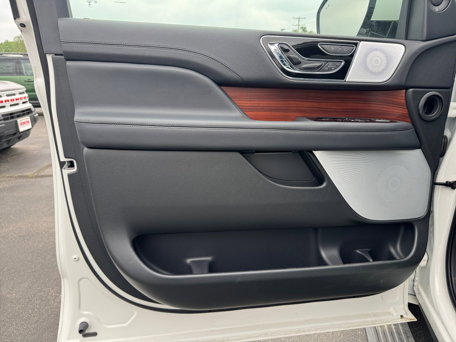 New 2024 Lincoln Navigator L Reserve image 23