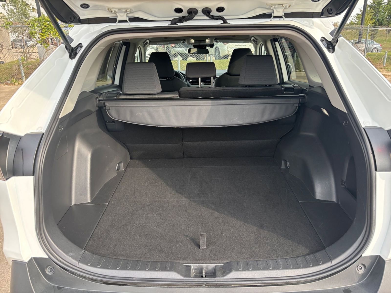 Used 2025 Toyota RAV4 XLE image 31