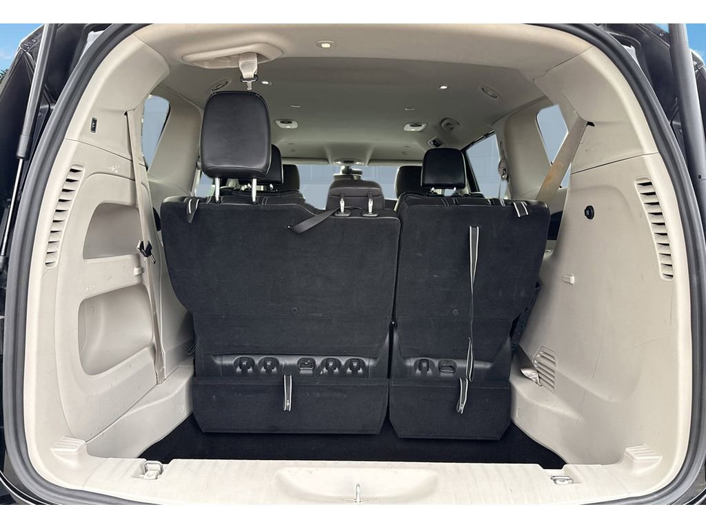 Used 2024 Chrysler Pacifica Touring-L image 9