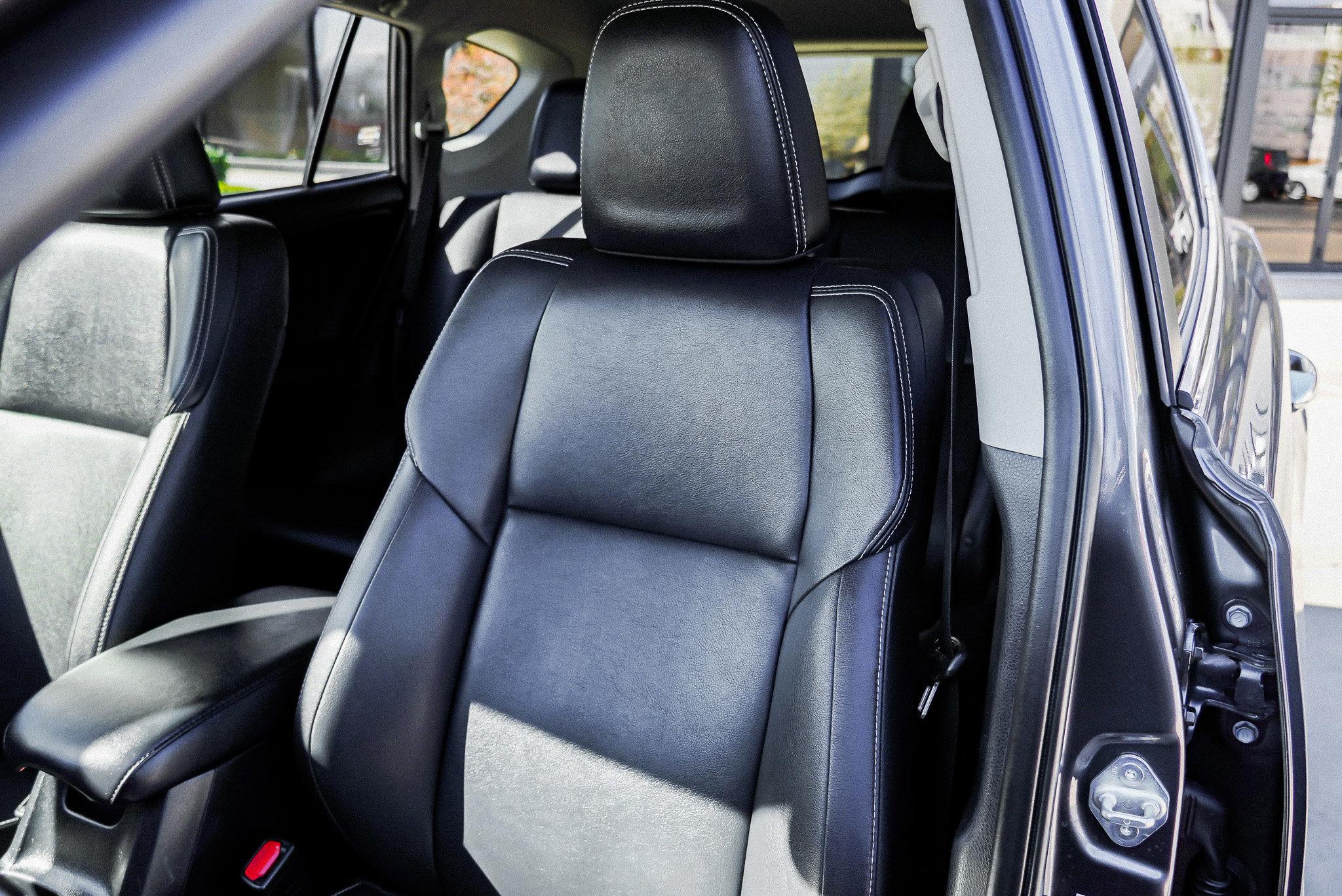 Used 2018 Toyota RAV4 Limited image 16