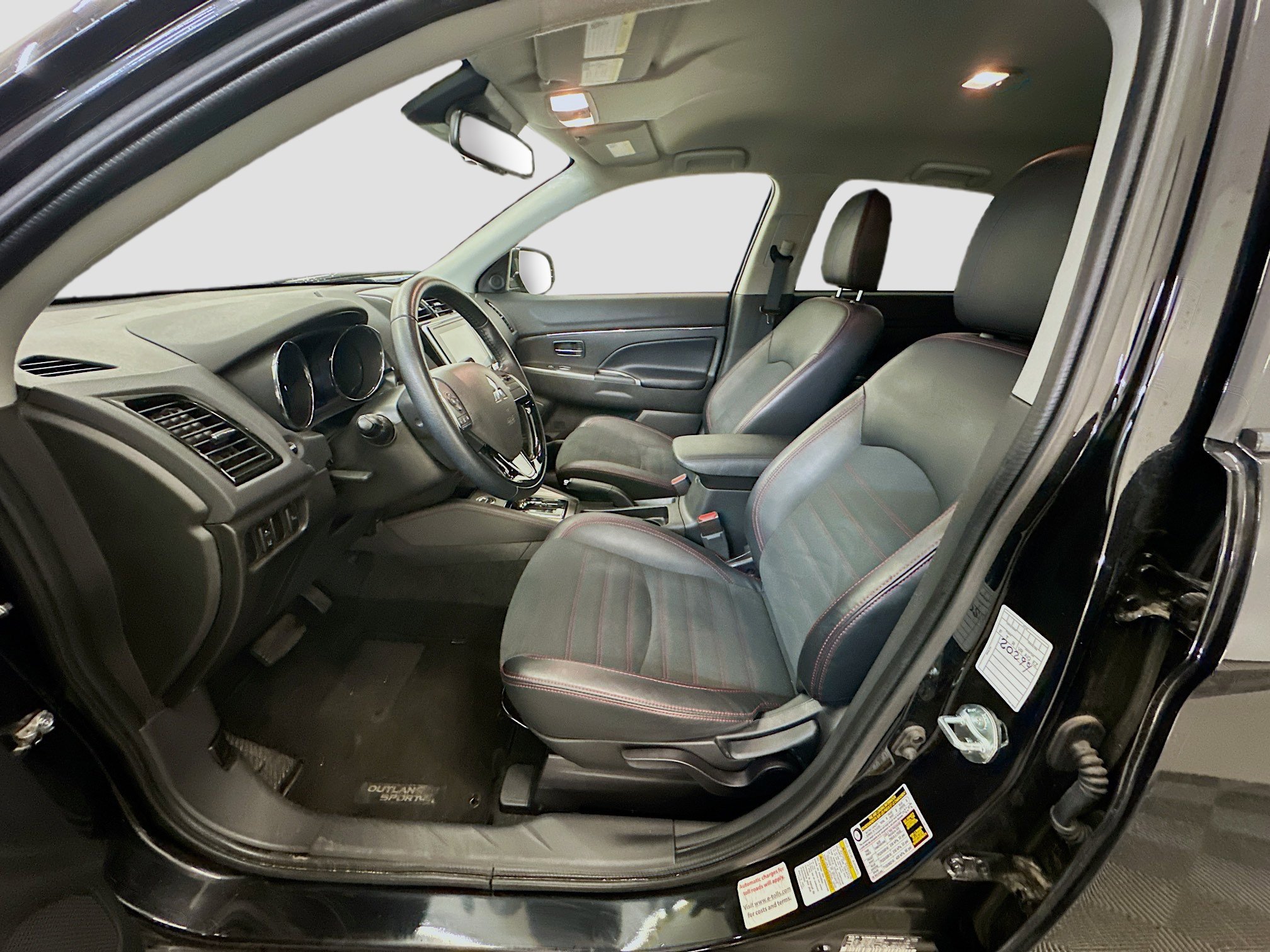 Used 2025 Mitsubishi Outlander Sport SE image 13