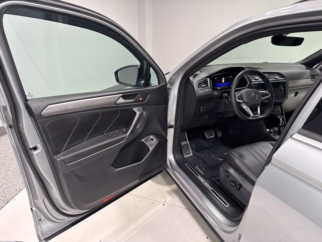 Used 2023 Volkswagen Tiguan SE R-Line FWD image 12