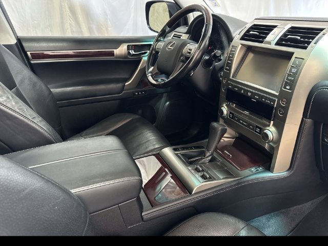 Used 2018 Lexus GX 460 Premium w/ Premium Package AWD/4WD image 31