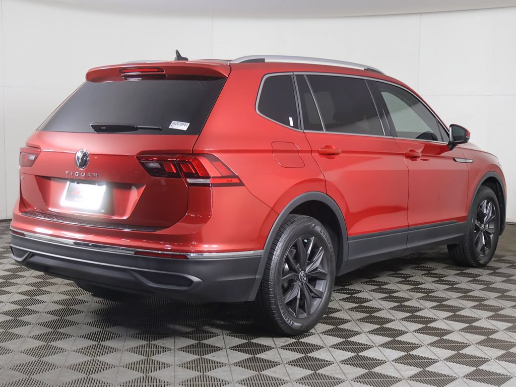Used 2023 Volkswagen Tiguan SE w/ Panoramic Sunroof Package FWD image 11