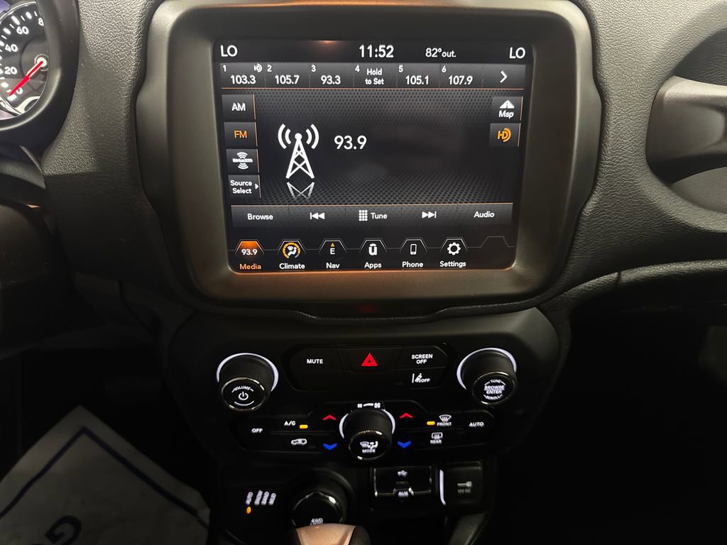Used 2023 Jeep Renegade Altitude AWD/4WD image 13