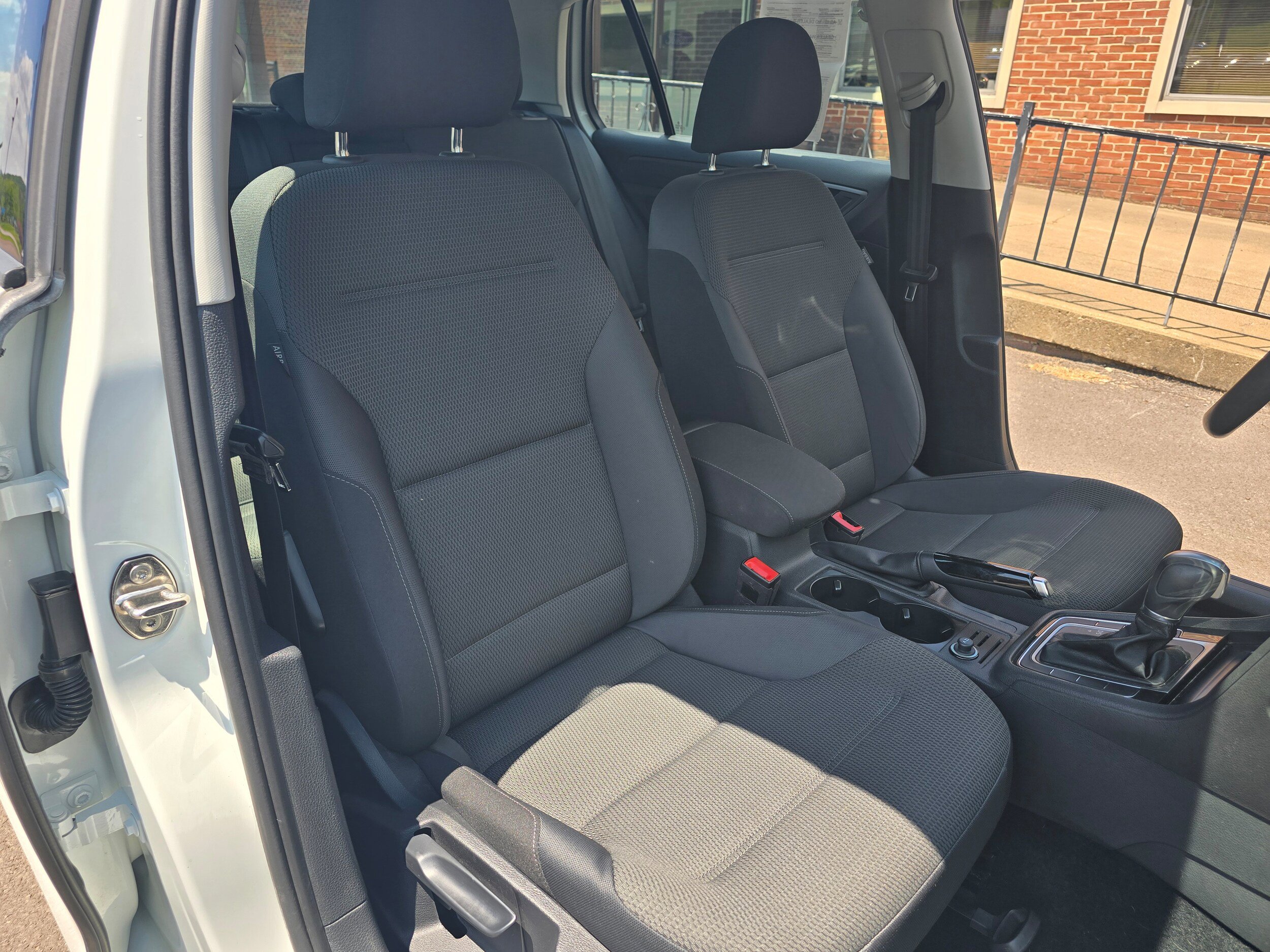 Used 2018 Volkswagen Golf SE FWD image 11