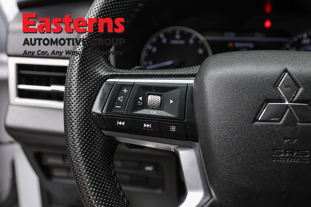 Used 2024 Mitsubishi Outlander SE AWD/4WD image 15