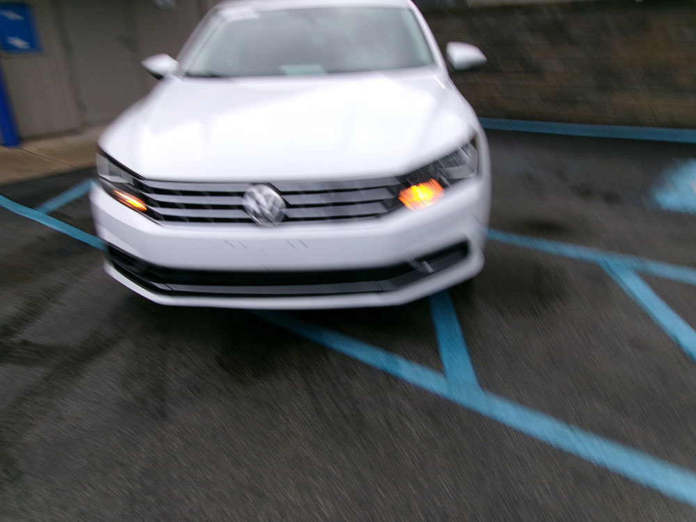 Used 2016 Volkswagen Passat 1.8T SE FWD image 3