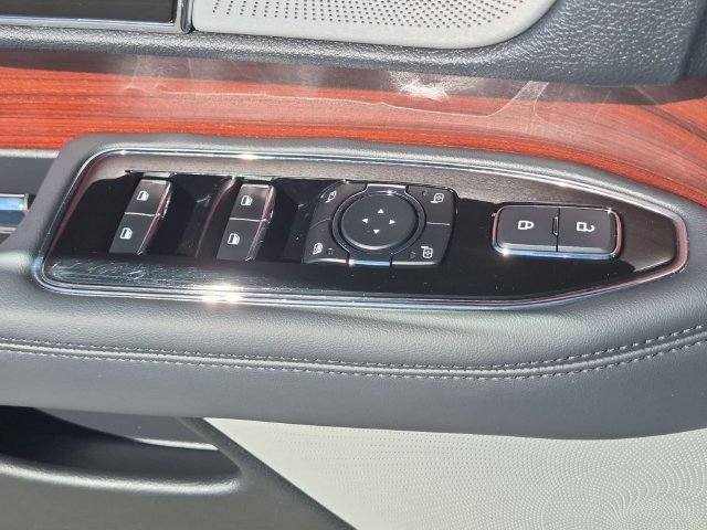 Used 2023 Lincoln Navigator Reserve AWD/4WD image 16