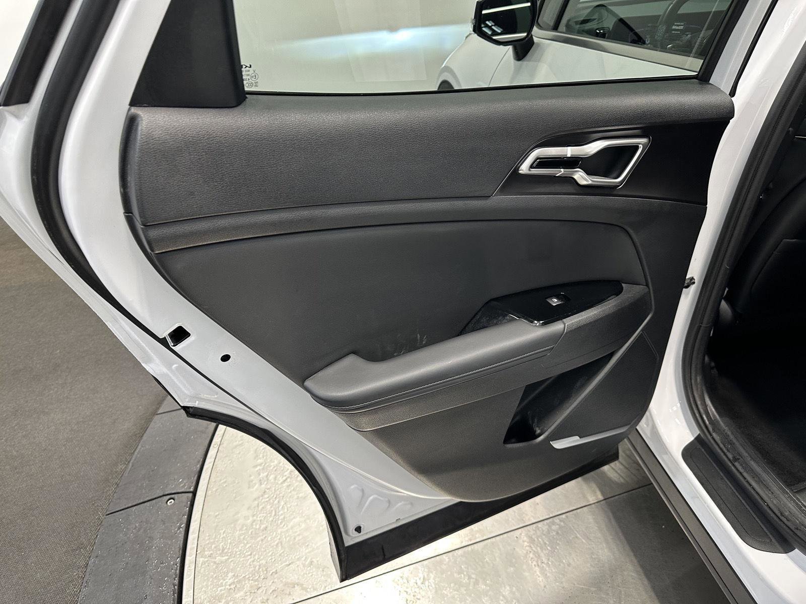 Used 2024 Kia Sportage EX image 25