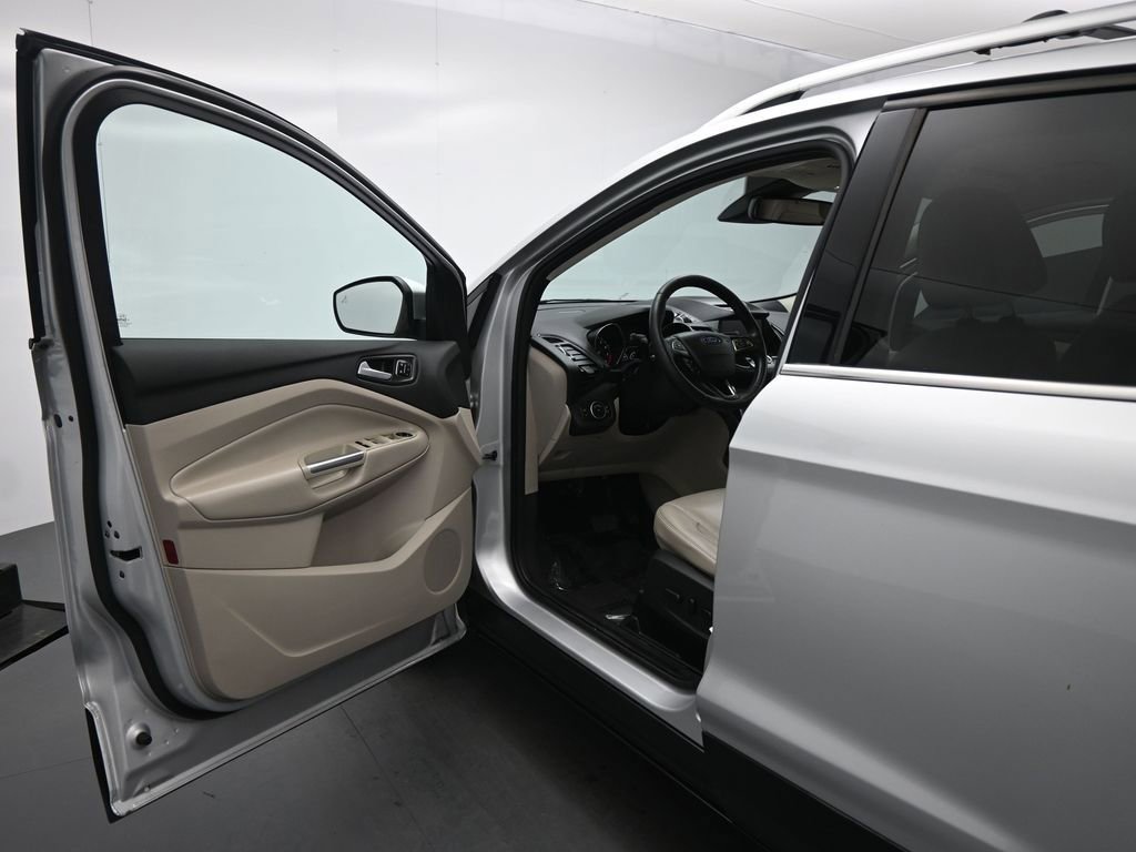 Certified 2017 Ford Escape Titanium w/ Equipment Group 301A image 9