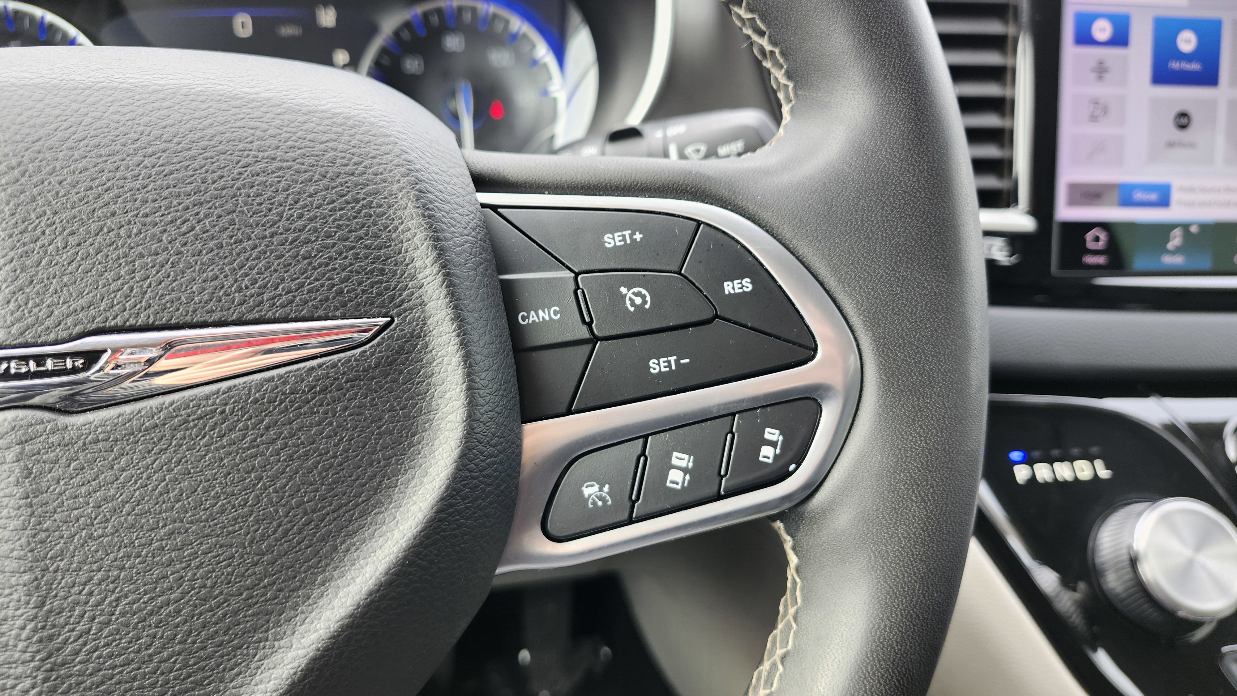 Used 2023 Chrysler Pacifica Touring-L image 32