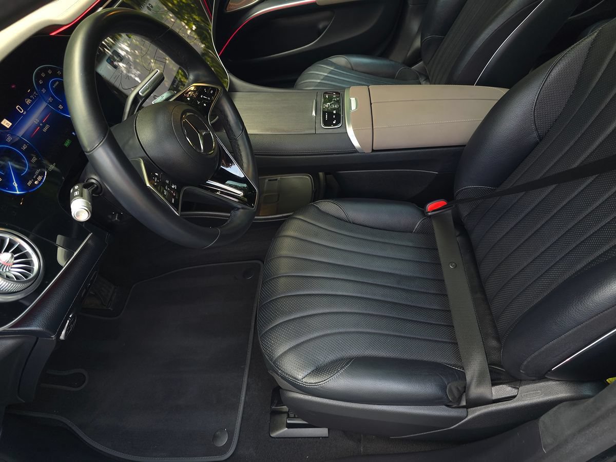 Used 2022 Mercedes-Benz EQS 580 4MATIC Sedan w/ Exclusive Trim Package image 12