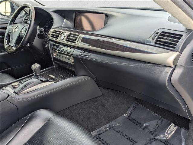 Used 2013 Lexus LS 460 w/ Ultra Luxury Pkg image 23