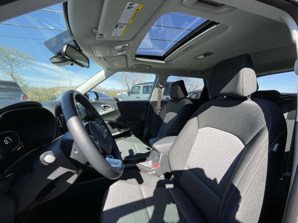 Used 2023 Kia Soul EX image 27