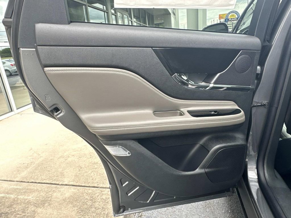 New 2025 Lincoln Corsair FWD w/ Equipment Group 101A image 22