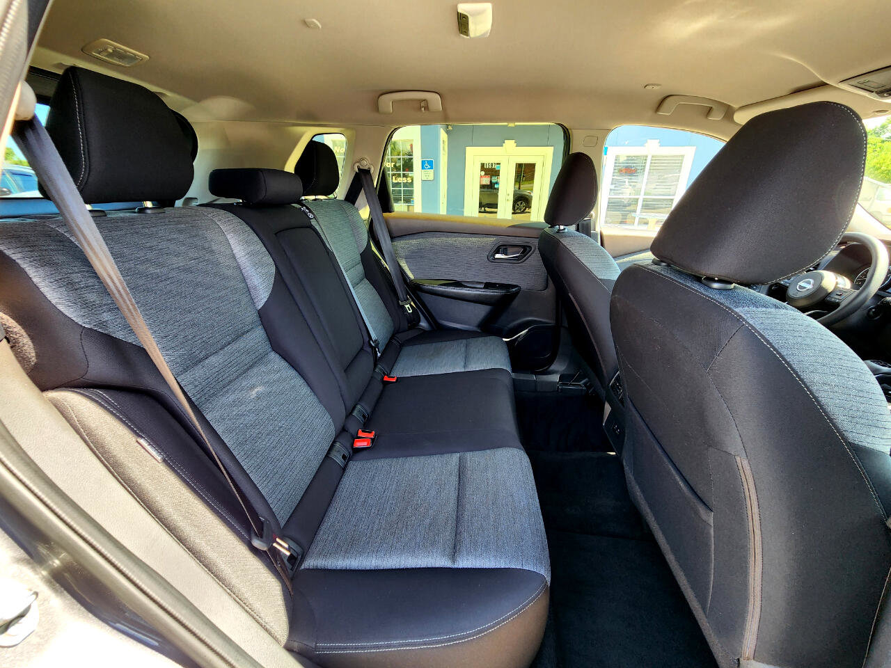 Used 2023 Nissan Rogue SV image 12
