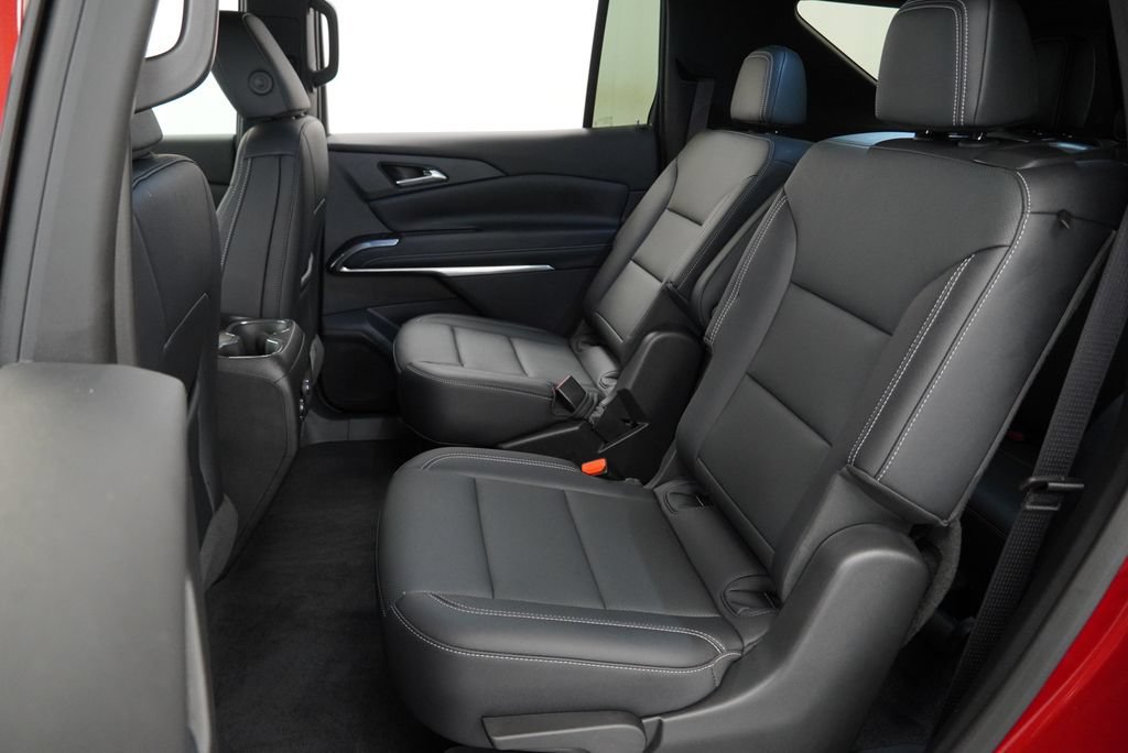 Used 2025 Chevrolet Traverse LT w/ Driver Confidence Package FWD image 12