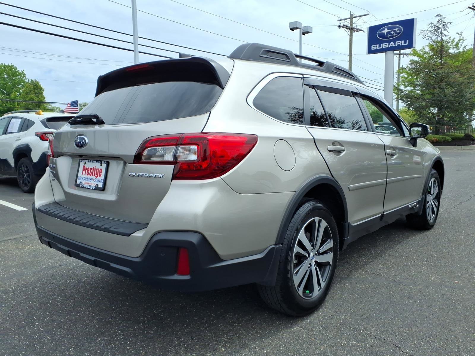 Used 2018 Subaru Outback 2.5i Limited AWD/4WD image 2