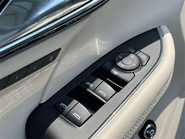 Used 2023 Buick Envision Essence image 28