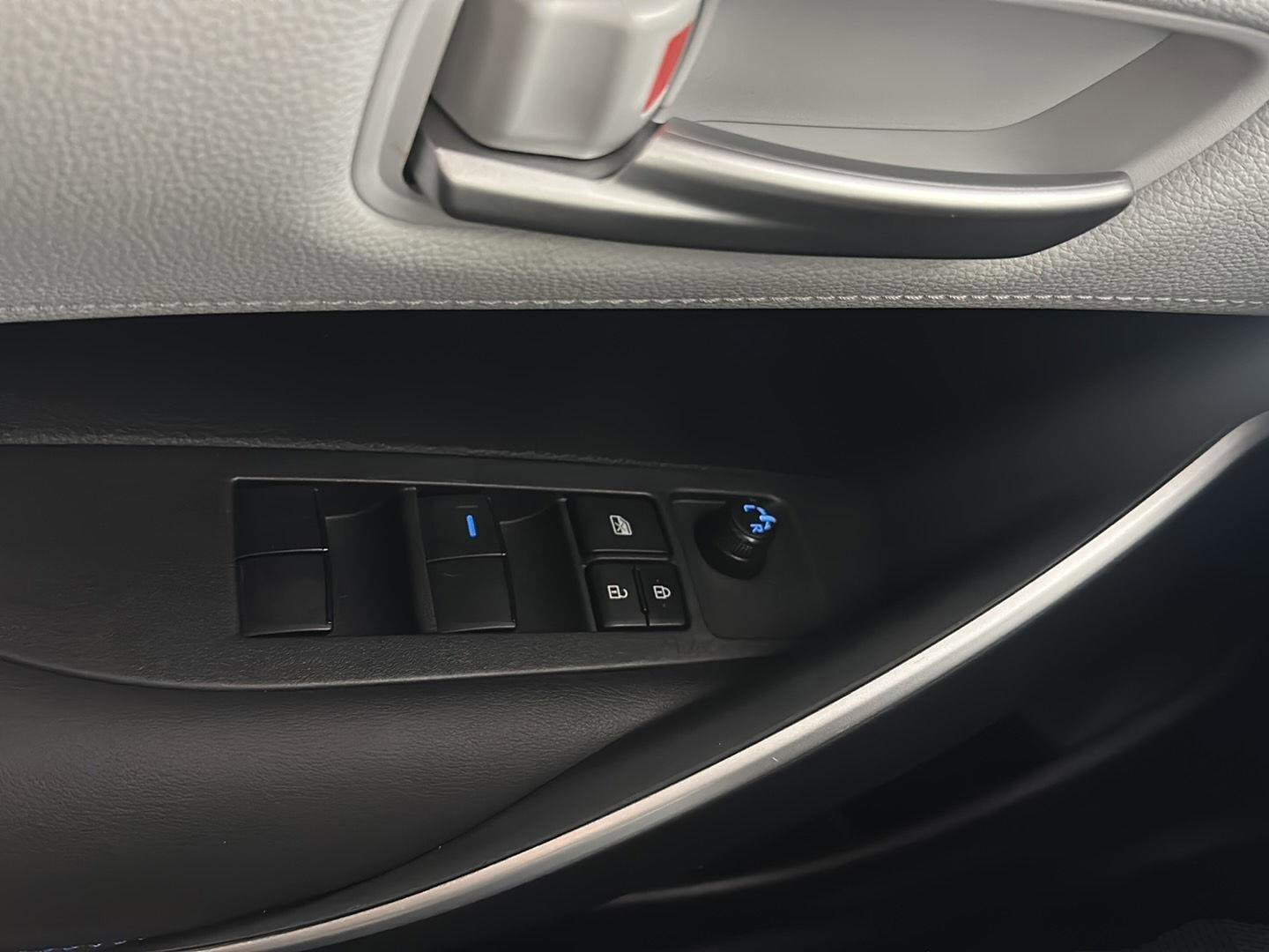 Used 2020 Toyota Corolla SE FWD image 11