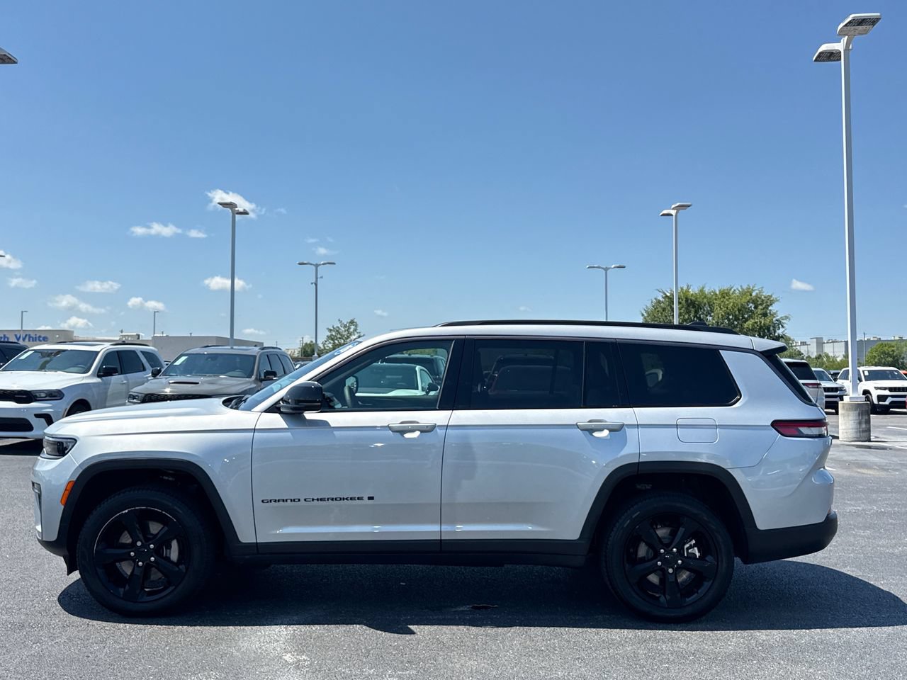 Used 2026 Jeep Grand Cherokee L Limited w/ Limited Altitude Package AWD/4WD image 7