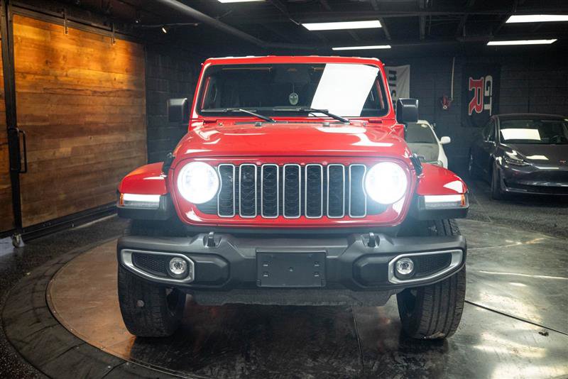 Used 2025 Jeep Wrangler Unlimited Sahara w/ Safety Group image 4