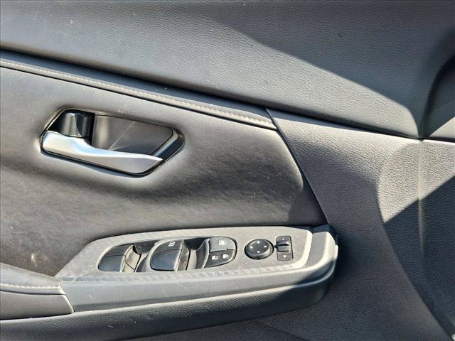 Used 2025 Nissan Sentra SV FWD image 14