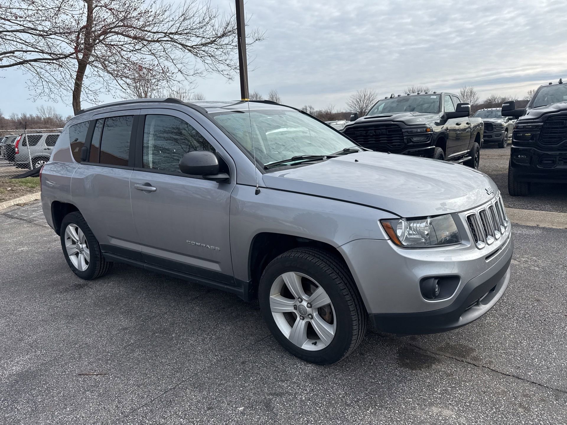 Used 2017 Jeep Compass Sport w/ Power Value Group image 4