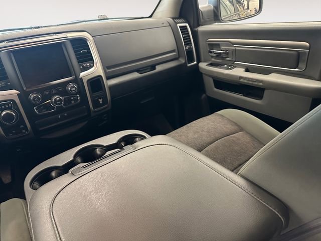 Used 2019 RAM 1500 Classic SLT w/ Luxury Group image 11