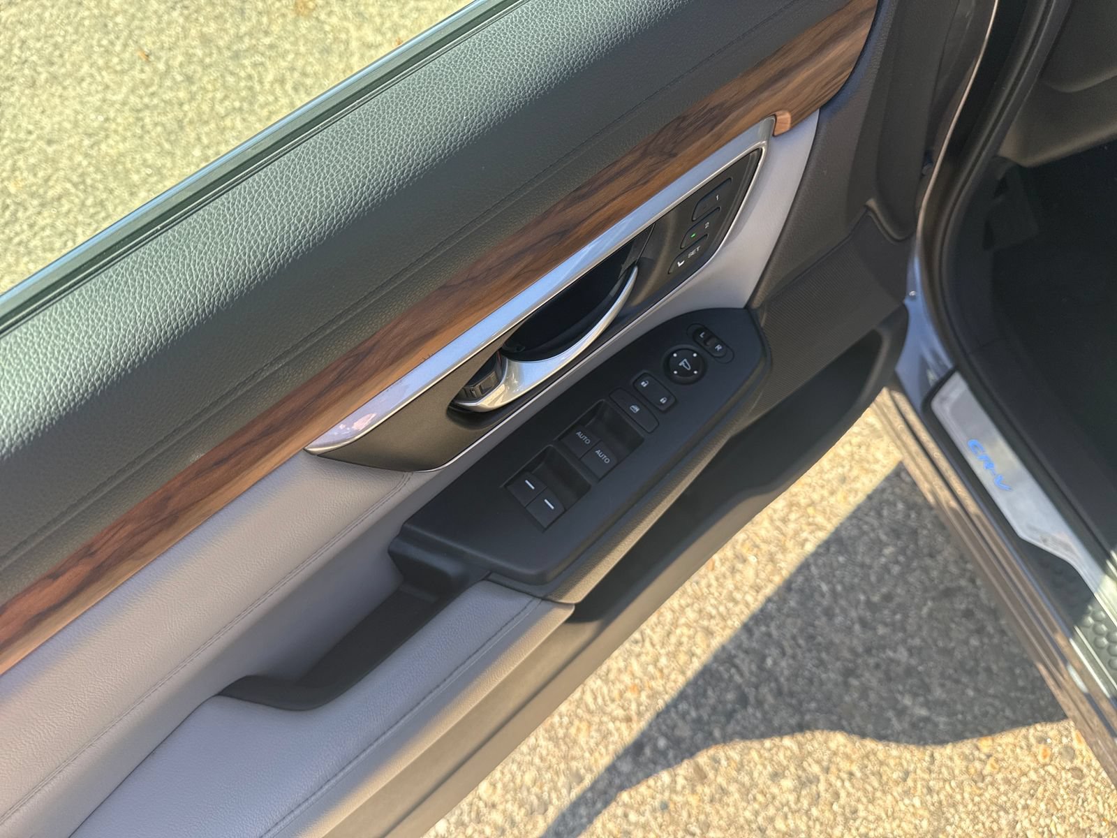 Used 2017 Honda CR-V EX-L image 11