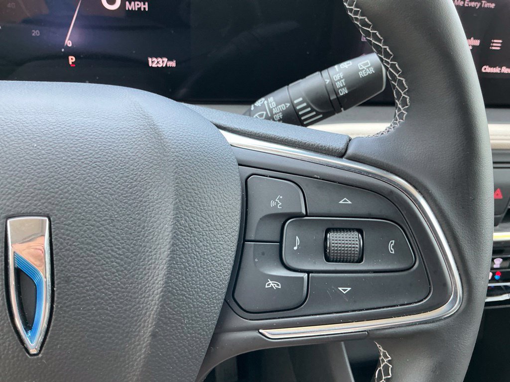 Used 2026 Buick Encore GX Avenir w/ Avenir Technology Package FWD image 29
