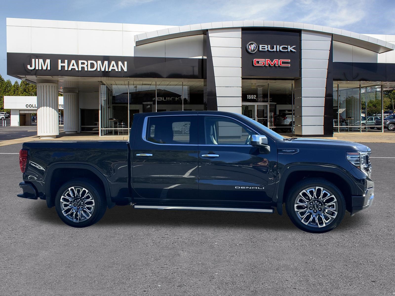 Used 2023 GMC Sierra 1500 Denali Ultimate AWD/4WD image 8