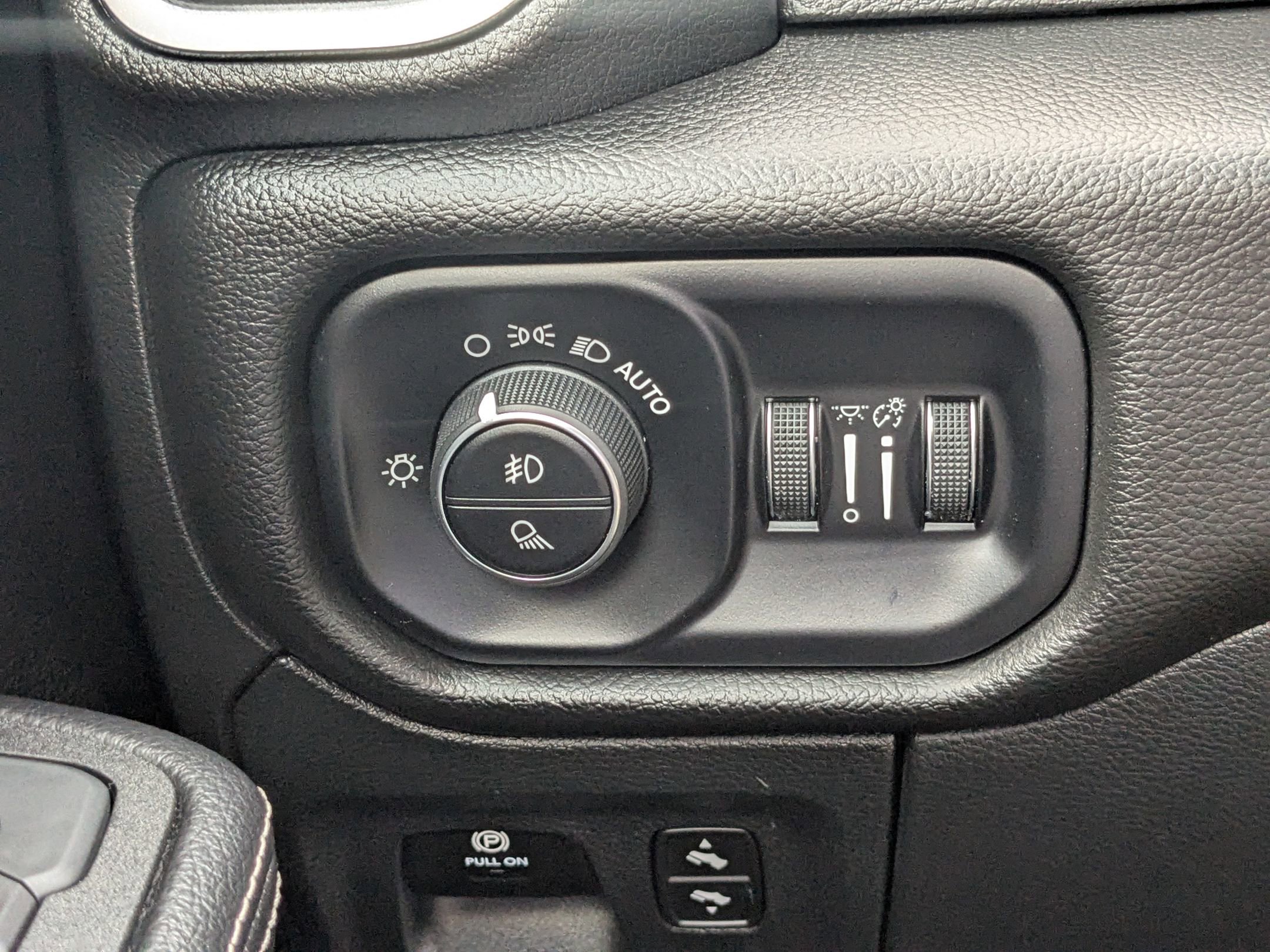Used 2025 RAM 1500 Laramie image 20