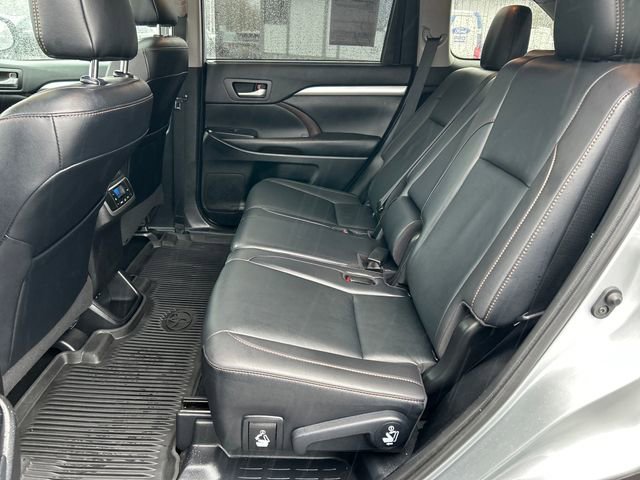 Used 2019 Toyota Highlander XLE image 24