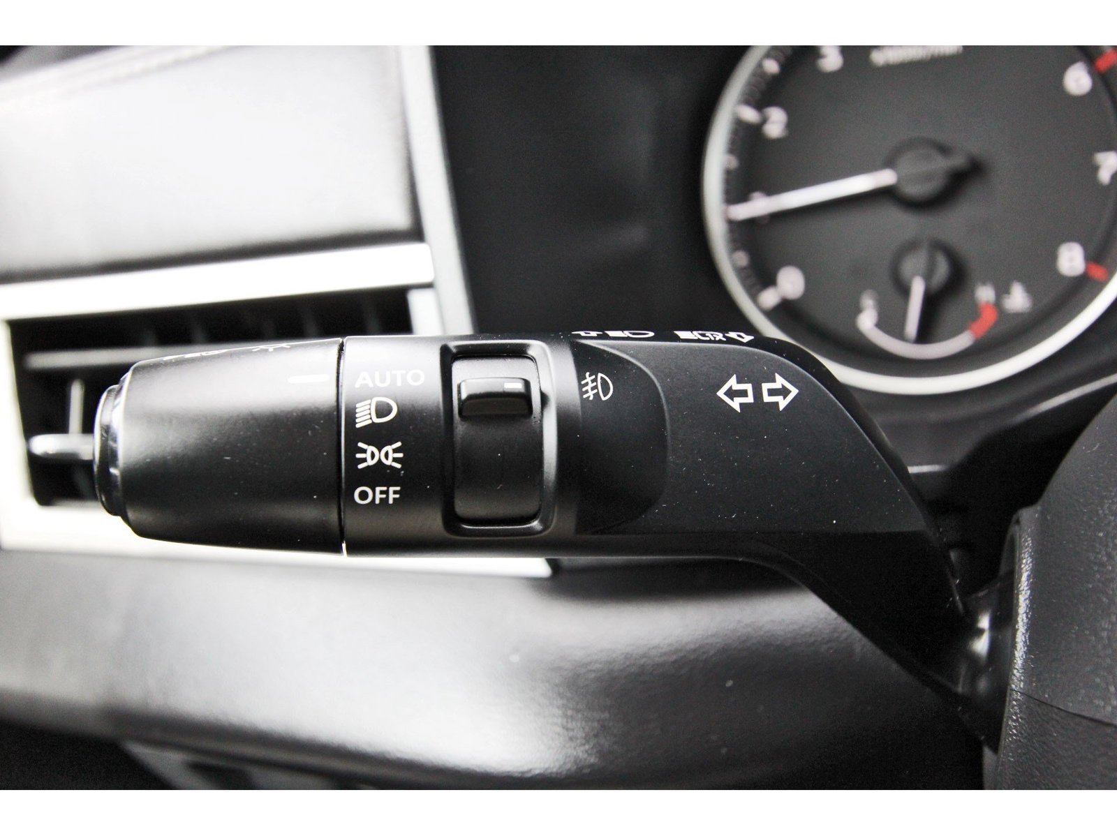 Used 2025 Mitsubishi Outlander SE FWD image 17