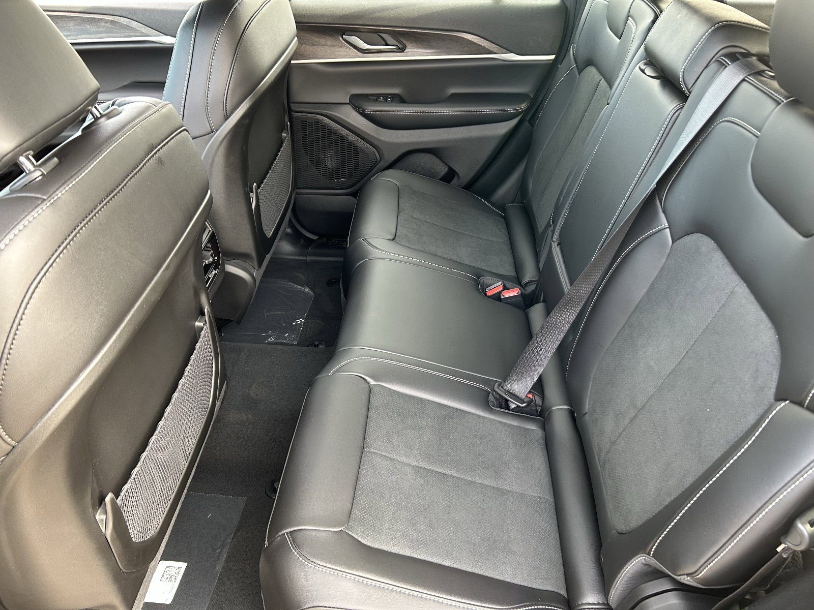 New 2026 Jeep Grand Cherokee Altitude AWD/4WD image 14