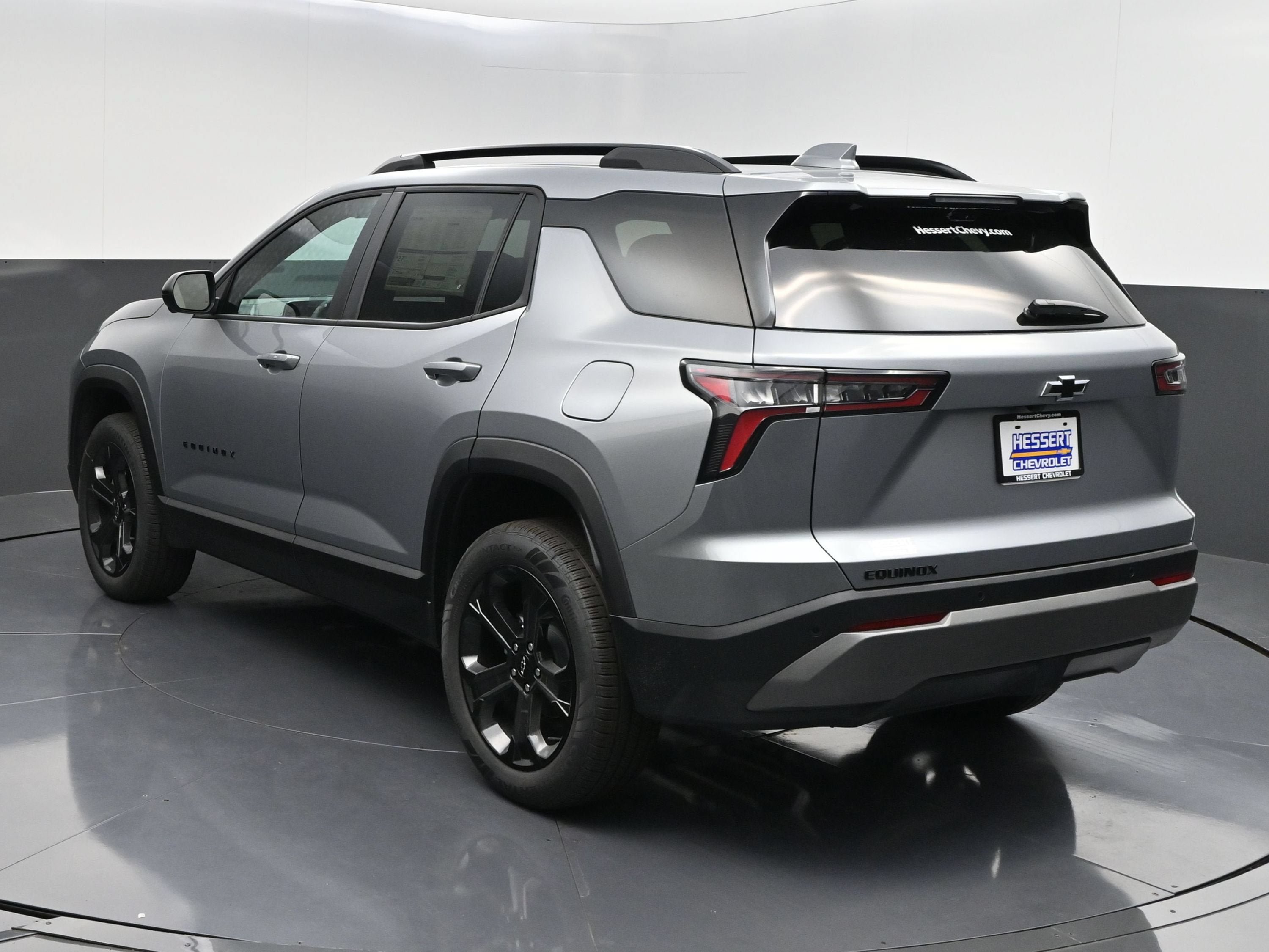 New 2027 Chevrolet Equinox LT w/ Convenience Package II FWD image 6