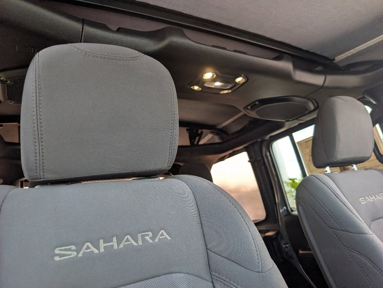 Used 2020 Jeep Wrangler Unlimited Sahara image 3