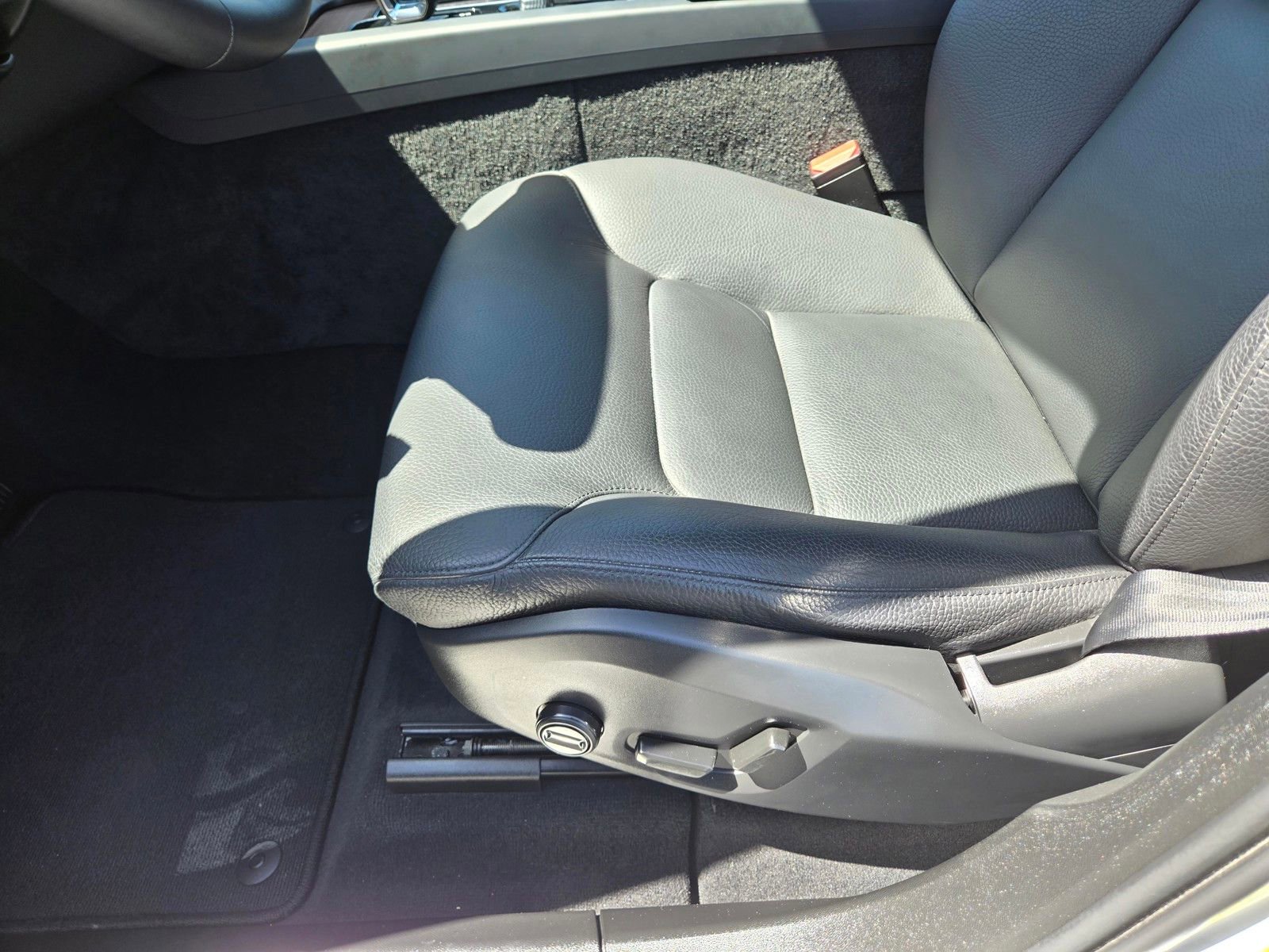 Used 2023 Volvo XC60 T8 Plus AWD/4WD image 9