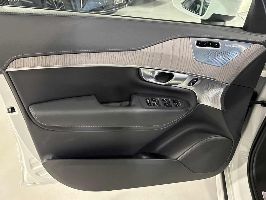 Certified 2024 Volvo XC90 B6 Ultimate w/ Lounge Package AWD/4WD image 9