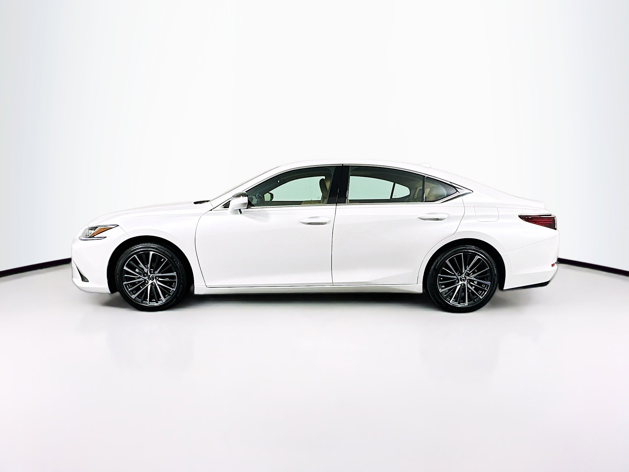 Used 2025 Lexus ES 350 w/ Premium Package image 4