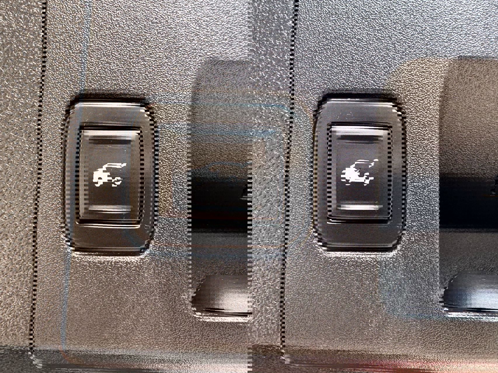 Used 2020 Cadillac XT4 Premium Luxury w/ Driver Awareness Package FWD image 15