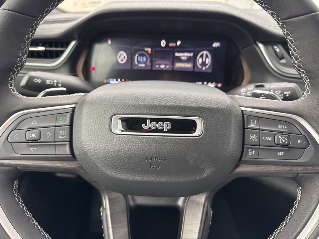 New 2025 Jeep Grand Cherokee Limited image 10