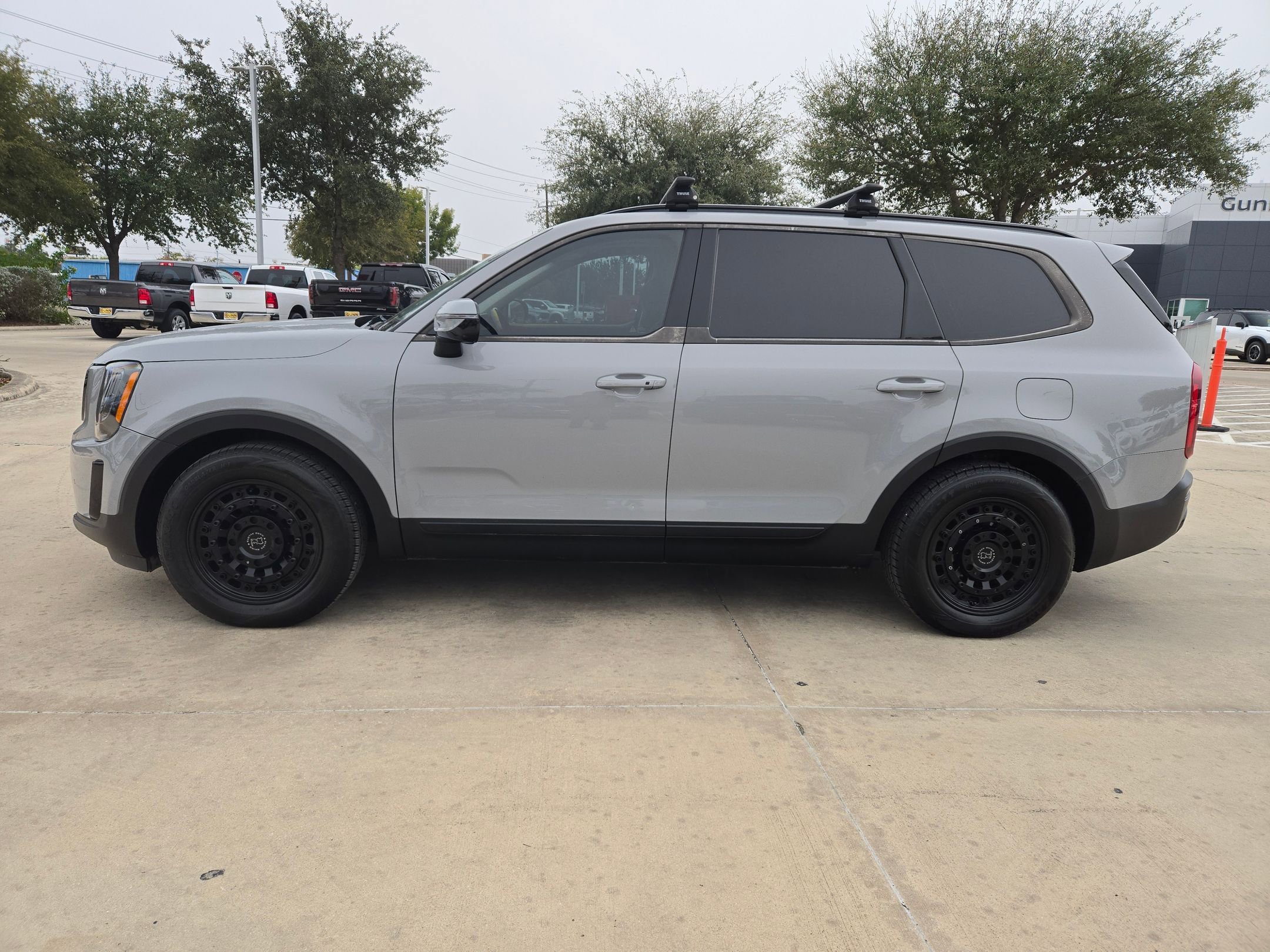 Used 2022 Kia Telluride SX w/ SX Prestige Package image 4