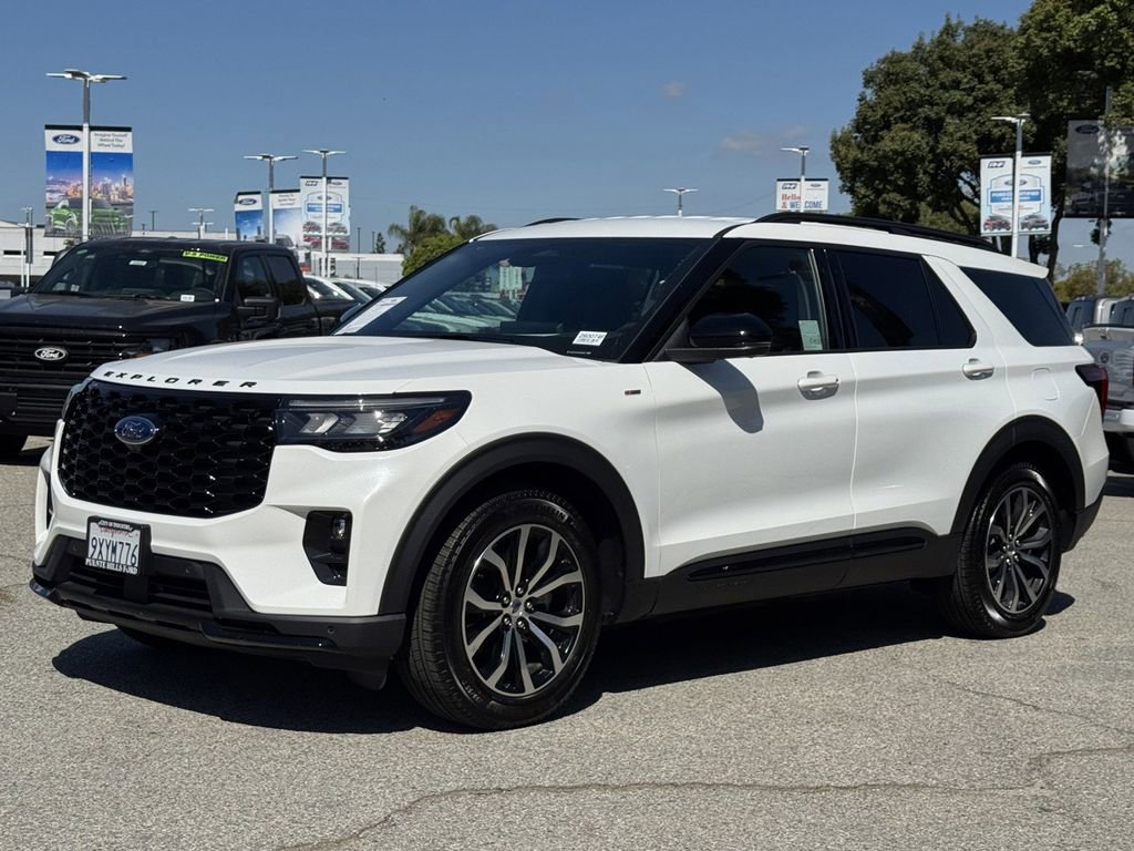 Used 2026 Ford Explorer ST-Line w/ Premium Package RWD image 3