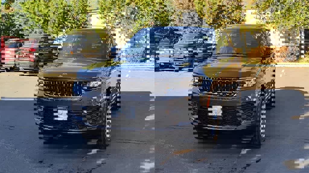 New 2025 Jeep Grand Cherokee Laredo X w/ Luxury Tech Group I image 4