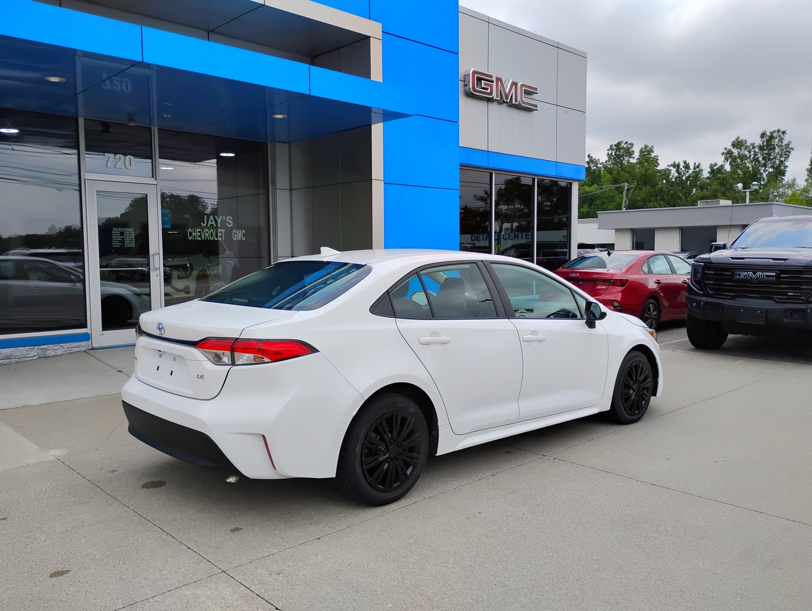 Used 2024 Toyota Corolla LE FWD image 6
